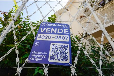 Casa à venda com 320m², 6 quartos e 1 vaga Casa à venda com 320m², 6 quartos e 1 vagaPlaquinha