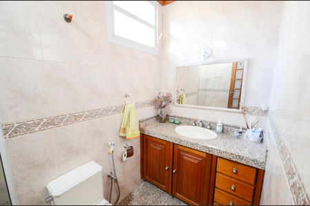 Casa à venda com 320m², 6 quartos e 1 vaga Casa à venda com 320m², 6 quartos e 1 vagaBanheiro 2