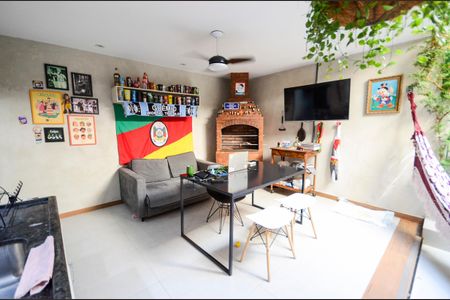 Casa à venda com 320m², 6 quartos e 1 vaga Casa à venda com 320m², 6 quartos e 1 vagaÁrea de Serviço 2