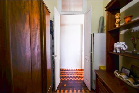 Casa à venda com 320m², 6 quartos e 1 vaga Casa à venda com 320m², 6 quartos e 1 vagaQuarto 2