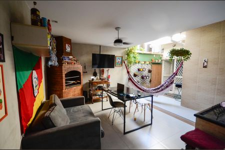 Casa à venda com 320m², 6 quartos e 1 vaga Casa à venda com 320m², 6 quartos e 1 vagaÁrea de Serviço 2