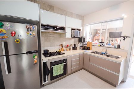 Casa à venda com 320m², 6 quartos e 1 vaga Casa à venda com 320m², 6 quartos e 1 vagaCozinha 2