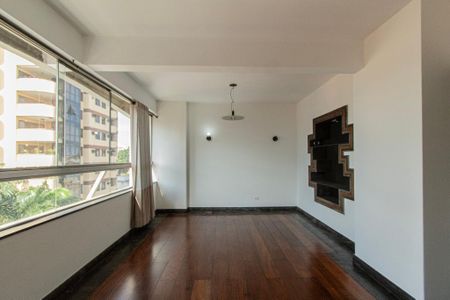 Apartamento para alugar com 200m², 3 quartos e 2 vagas Apartamento para alugar com 200m², 3 quartos e 2 vagasSala