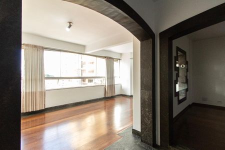 Apartamento para alugar com 200m², 3 quartos e 2 vagas Apartamento para alugar com 200m², 3 quartos e 2 vagasSala