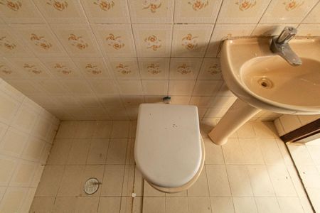 Apartamento para alugar com 200m², 3 quartos e 2 vagas Apartamento para alugar com 200m², 3 quartos e 2 vagasBanheiro de Serviço