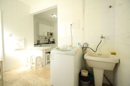 Apartamento para alugar com 160m², 4 quartos e 2 vagas Apartamento para alugar com 160m², 4 quartos e 2 vagasCozinha e Área de Serviço