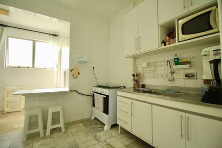 Apartamento para alugar com 160m², 4 quartos e 2 vagas Apartamento para alugar com 160m², 4 quartos e 2 vagasCozinha e Área de Serviço