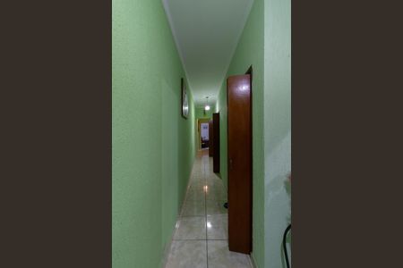 Casa à venda com 180m², 3 quartos e 4 vagas Casa à venda com 180m², 3 quartos e 4 vagasCorredor