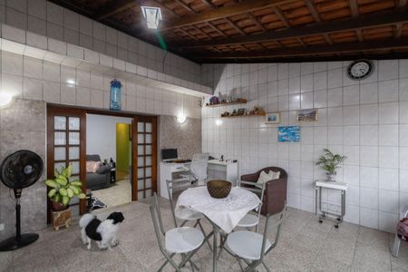 Casa à venda com 180m², 3 quartos e 4 vagas Casa à venda com 180m², 3 quartos e 4 vagasVaranda