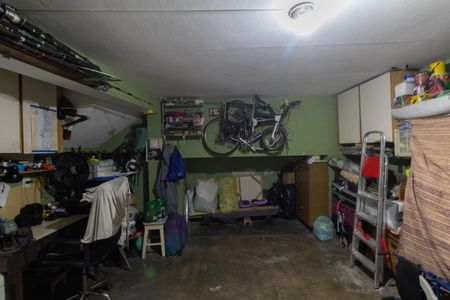 Casa à venda com 180m², 3 quartos e 4 vagas Casa à venda com 180m², 3 quartos e 4 vagasGaragem