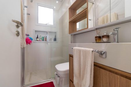 Apartamento à venda com 130m², 2 quartos e 2 vagas Apartamento à venda com 130m², 2 quartos e 2 vagasBanheiro da Suíte 01