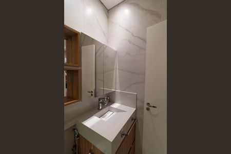 Apartamento à venda com 130m², 2 quartos e 2 vagas Apartamento à venda com 130m², 2 quartos e 2 vagasBanheiro da Suíte 02