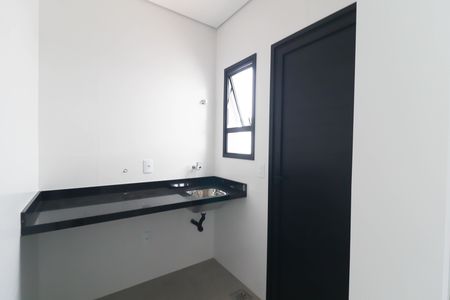Casa à venda com 250m², 3 quartos e 3 vagas Casa à venda com 250m², 3 quartos e 3 vagasCozinha e Área de Serviço