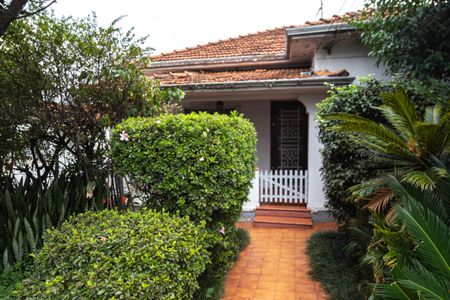 Casa à venda com 500m², 5 quartos e 5 vagas Casa à venda com 500m², 5 quartos e 5 vagasFachada