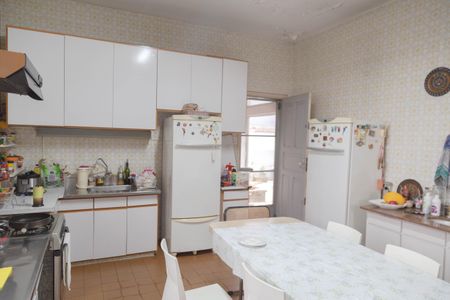 Casa à venda com 500m², 5 quartos e 5 vagas Casa à venda com 500m², 5 quartos e 5 vagasCozinha