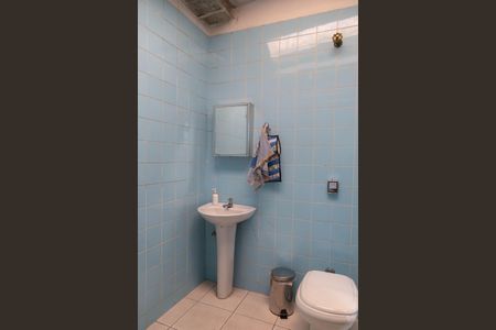 Casa à venda com 500m², 5 quartos e 5 vagas Casa à venda com 500m², 5 quartos e 5 vagasBanheiro de Serviço