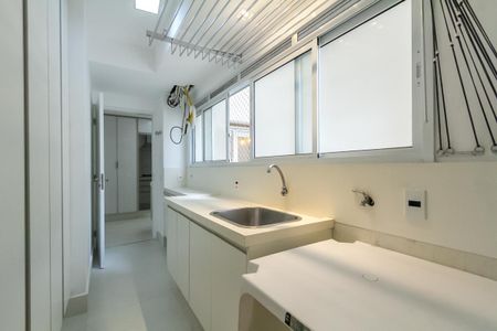 Apartamento à venda com 155m², 3 quartos e 3 vagas Apartamento à venda com 155m², 3 quartos e 3 vagasÁrea de Serviço