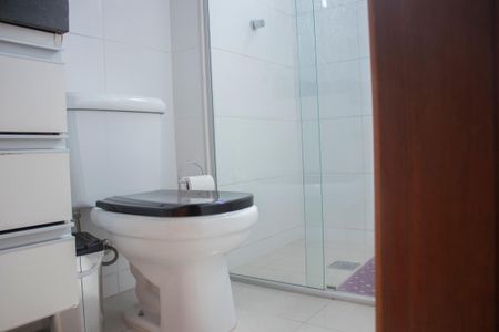 Apartamento à venda com 72m², 3 quartos e 2 vagas Apartamento à venda com 72m², 3 quartos e 2 vagasBanheiro da Suíte