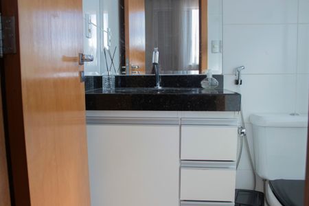 Apartamento à venda com 72m², 3 quartos e 2 vagas Apartamento à venda com 72m², 3 quartos e 2 vagasBanheiro da Suíte