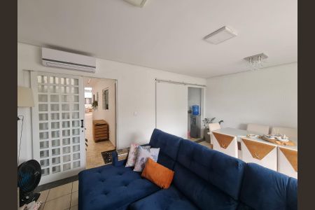 Casa para alugar com 250m², 3 quartos e 3 vagas Casa para alugar com 250m², 3 quartos e 3 vagasSala e Sala de Jantar