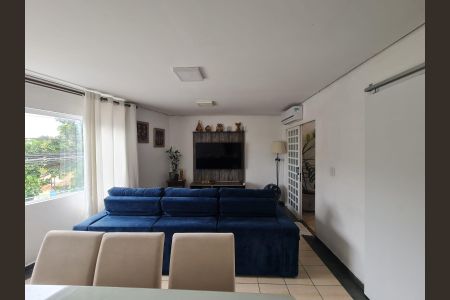 Casa para alugar com 250m², 3 quartos e 3 vagas Casa para alugar com 250m², 3 quartos e 3 vagasSala e Sala de Jantar