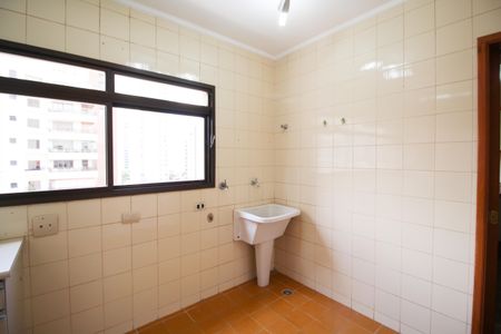 Apartamento à venda com 240m², 3 quartos e 4 vagas Apartamento à venda com 240m², 3 quartos e 4 vagasÁrea de Serviço
