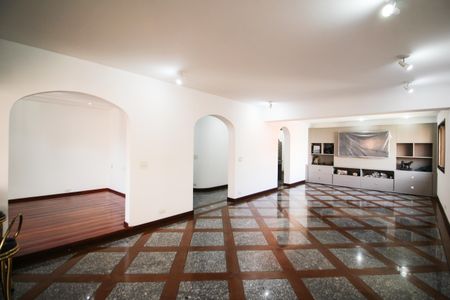 Apartamento à venda com 240m², 3 quartos e 4 vagas Apartamento à venda com 240m², 3 quartos e 4 vagasSala