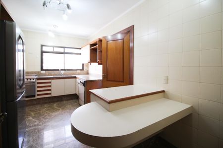 Apartamento à venda com 240m², 3 quartos e 4 vagas Apartamento à venda com 240m², 3 quartos e 4 vagasCozinha