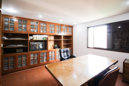 Apartamento à venda com 240m², 3 quartos e 4 vagas Apartamento à venda com 240m², 3 quartos e 4 vagasEscritório/ Quarto