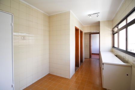 Apartamento à venda com 240m², 3 quartos e 4 vagas Apartamento à venda com 240m², 3 quartos e 4 vagasÁrea de Serviço
