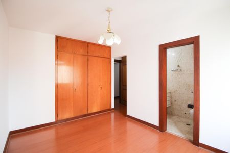 Apartamento à venda com 240m², 3 quartos e 4 vagas Apartamento à venda com 240m², 3 quartos e 4 vagasSuíte 2