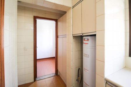 Apartamento à venda com 240m², 3 quartos e 4 vagas Apartamento à venda com 240m², 3 quartos e 4 vagasÁrea de Serviço