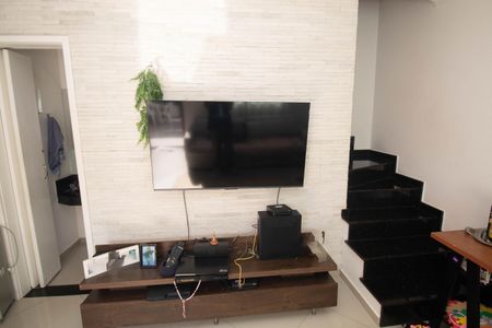 Casa à venda com 71m², 2 quartos e 2 vagas Casa à venda com 71m², 2 quartos e 2 vagasSala