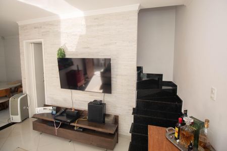 Casa à venda com 71m², 2 quartos e 2 vagas Casa à venda com 71m², 2 quartos e 2 vagasSala