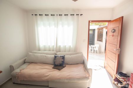 Casa à venda com 71m², 2 quartos e 2 vagas Casa à venda com 71m², 2 quartos e 2 vagasSala