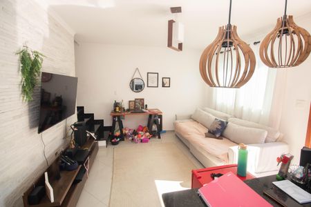Casa à venda com 71m², 2 quartos e 2 vagas Casa à venda com 71m², 2 quartos e 2 vagasSala