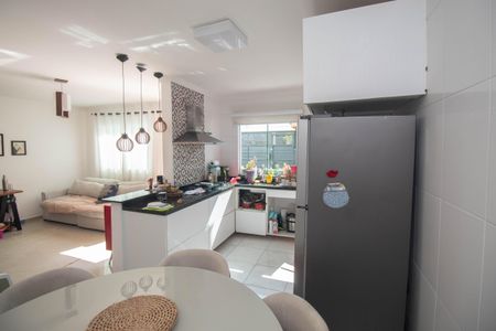 Casa à venda com 71m², 2 quartos e 2 vagas Casa à venda com 71m², 2 quartos e 2 vagasCozinha