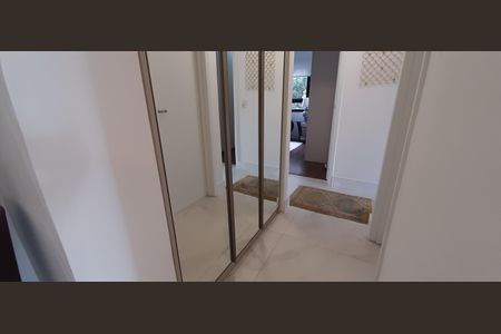 Apartamento para alugar com 150m², 3 quartos e 3 vagas Apartamento para alugar com 150m², 3 quartos e 3 vagasCorredor para as Suítes