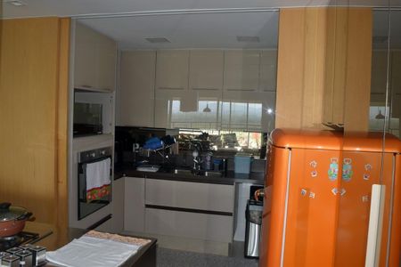 Apartamento à venda com 192m², 4 quartos e 3 vagas Apartamento à venda com 192m², 4 quartos e 3 vagasCozinha