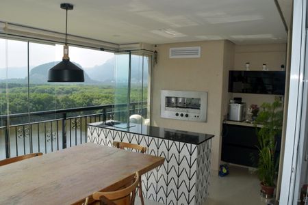 Apartamento à venda com 192m², 4 quartos e 3 vagas Apartamento à venda com 192m², 4 quartos e 3 vagasVaranda da Sala