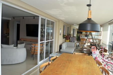 Apartamento à venda com 192m², 4 quartos e 3 vagas Apartamento à venda com 192m², 4 quartos e 3 vagasVaranda da Sala