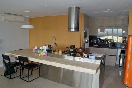 Apartamento à venda com 192m², 4 quartos e 3 vagas Apartamento à venda com 192m², 4 quartos e 3 vagasCozinha