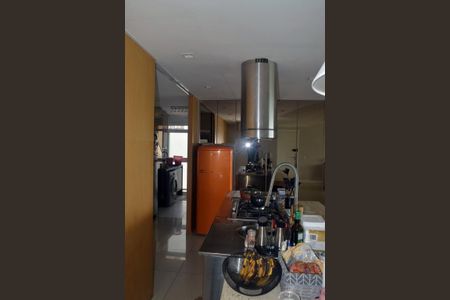 Apartamento à venda com 192m², 4 quartos e 3 vagas Apartamento à venda com 192m², 4 quartos e 3 vagasCozinha