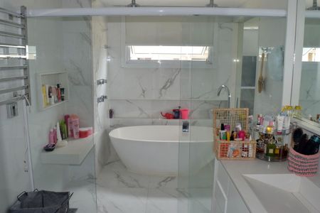 Apartamento à venda com 192m², 4 quartos e 3 vagas Apartamento à venda com 192m², 4 quartos e 3 vagasBanheiro do Quarto 3