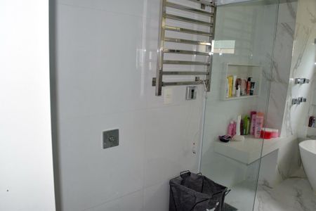 Apartamento à venda com 192m², 4 quartos e 3 vagas Apartamento à venda com 192m², 4 quartos e 3 vagasBanheiro do Quarto 3