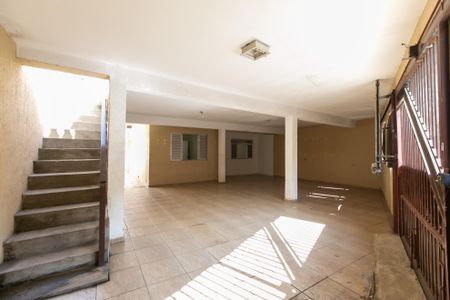Casa à venda com 313m², 6 quartos e 7 vagas Casa à venda com 313m², 6 quartos e 7 vagasGaragem - Entrada