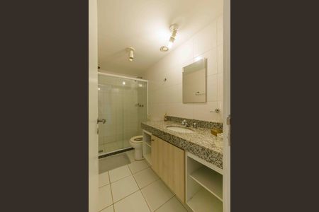 Apartamento para alugar com 99m², 1 quarto e 2 vagas Apartamento para alugar com 99m², 1 quarto e 2 vagasBanheiro da Suíte