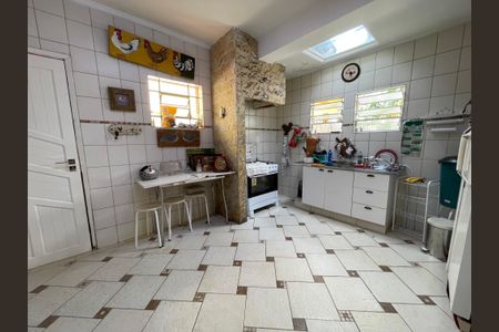 Casa à venda com 250m², 5 quartos e 2 vagas Casa à venda com 250m², 5 quartos e 2 vagasCozinha