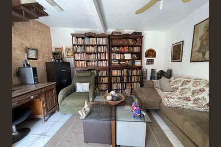 Casa à venda com 250m², 5 quartos e 2 vagas Casa à venda com 250m², 5 quartos e 2 vagasSala 2