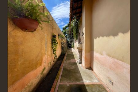 Casa à venda com 250m², 5 quartos e 2 vagas Casa à venda com 250m², 5 quartos e 2 vagasCorredor Externa